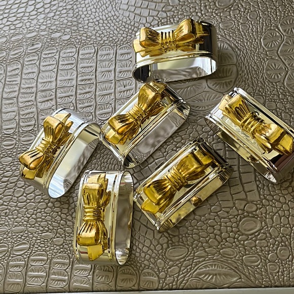 3/$30 Napkins ring holder. - Picture 1 of 4